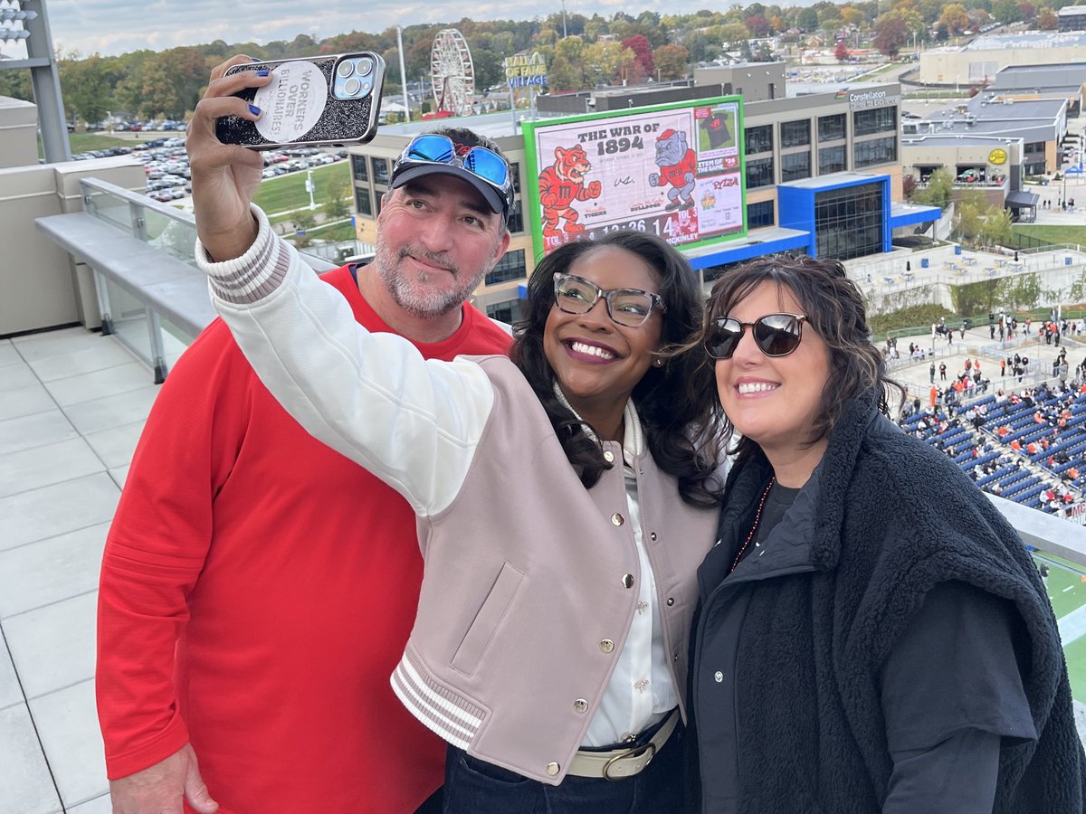 RepEmiliaSykes's tweet image. Rep. Sykes had a great time cheering on the Massillon Tigers and the Canton Bulldogs at this year’s Battle of the Birthplace of Champions!