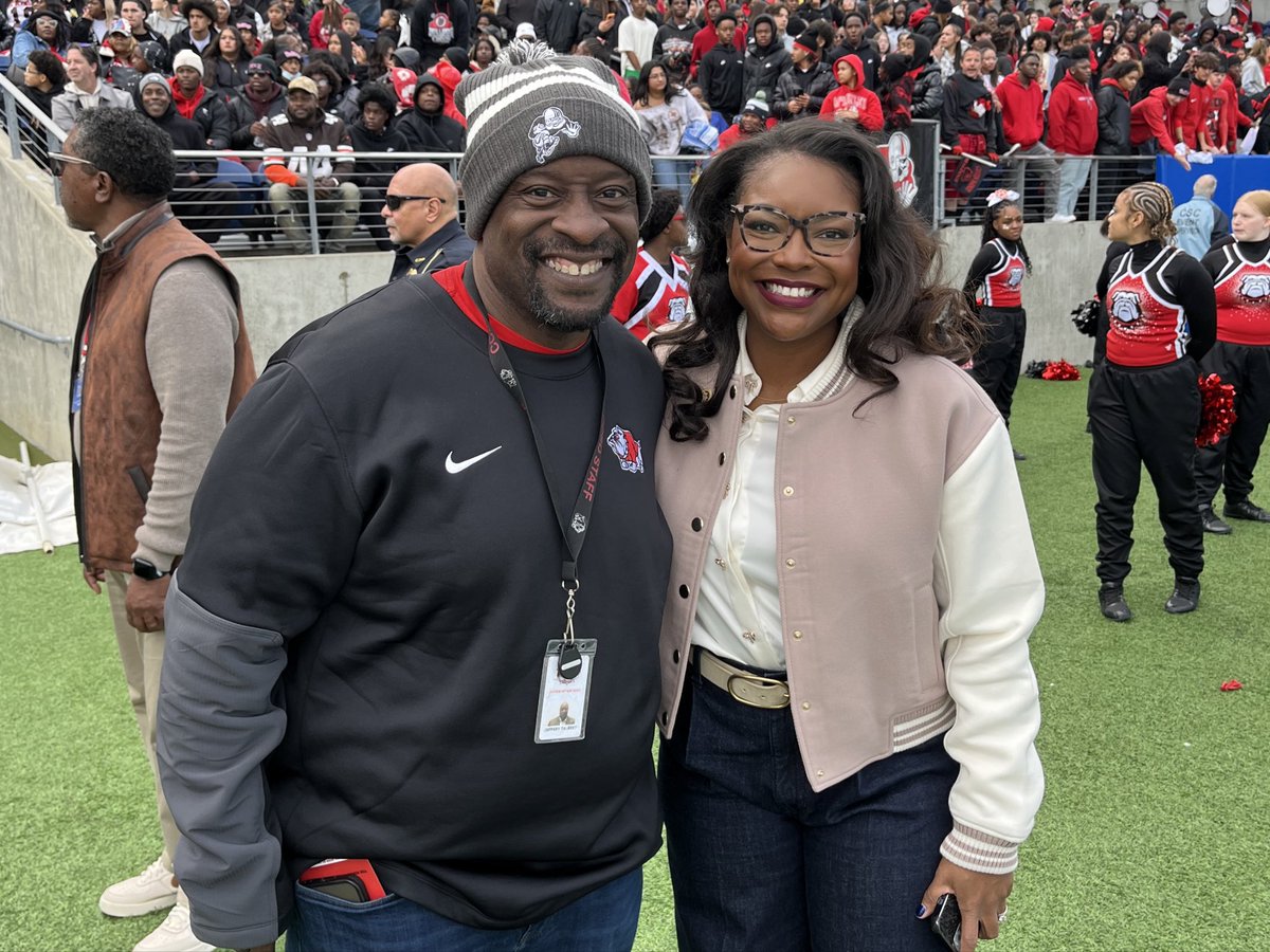 RepEmiliaSykes's tweet image. Rep. Sykes had a great time cheering on the Massillon Tigers and the Canton Bulldogs at this year’s Battle of the Birthplace of Champions!