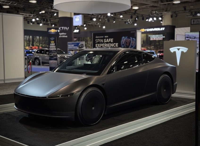teslaownersSV's tweet photo. Black Matte Cybercab is next level https://t.co/Ea8GNxV2X0