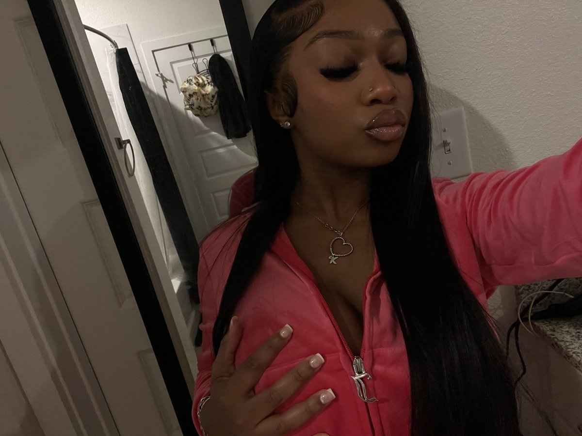 juicy on my booty 🥰