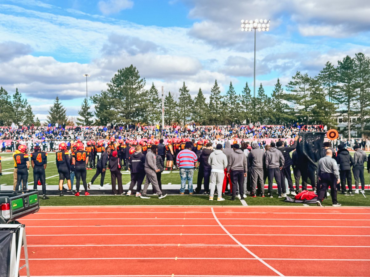 Amazing game day visit at Ferris State today! Loved the atmosphere! Appreciate <a href="/CoachFaust1/">Kurt Faust</a> and <a href="/cstokan/">thomas c stokan</a> for  the invitation, hospitality and taking the time to talk!! Great win! GO BULLDOGS!!!