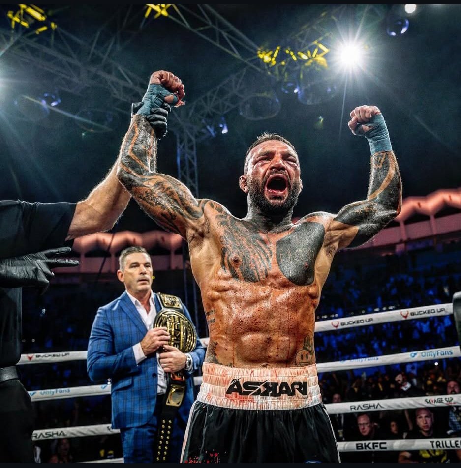 albicelesteilu's tweet photo. 👊🏼🇦🇷 FRANCO TENAGLIA VENCIÓ POR DECISIÓN DIVIDIDA (48-47 47-48 48-47) A BEN BONNER Y LUCHARÁ POR EL TÍTULO LIGERO DE BARE KNUCKLE. https://t.co/GylRrHveGO