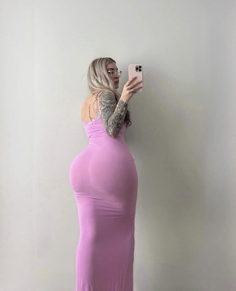 Hello guys, Am I looking good 😊 if yes like and comment 😍🥰