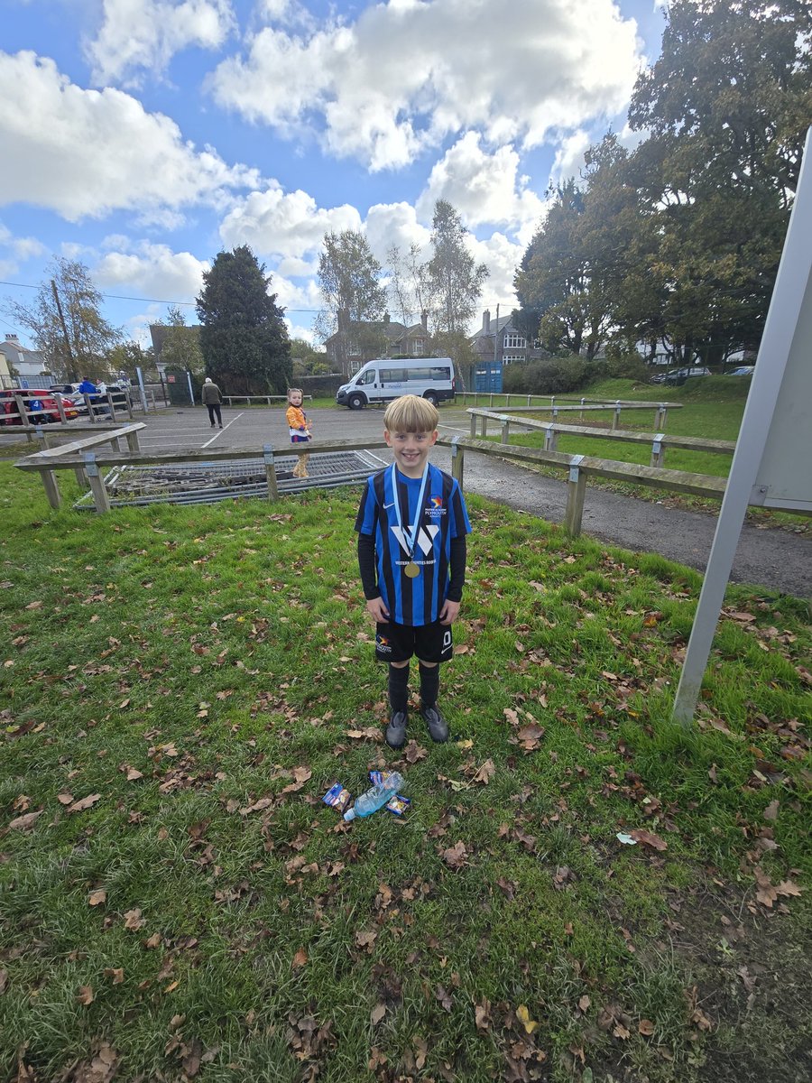MapKings7s's tweet image. Game against a big U10 Plympton side, a good game with some lessons learned.
Onwards &amp;amp; Upwards
🖤💙BLUEARMY💙🖤
@mapfootball 
@WCR_Ltd 
@RoofingRegal