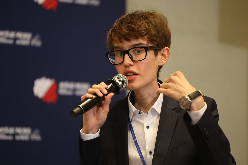 Sebastian Meitz (@meitzpl) on Twitter photo 5/11 <a href="/Szafarowicz2001/">Oskar Szafarowicz</a> przedstawił spojrzenie młodego pokolenia na think tanki. 
Wskazał na trzy główne bariery dla zaangażowania:
🚫 upartyjnienie organizacji,
🚫zależność od środków publicznych oraz
🚫brak poczucia sprawczości. 
To ważna diagnoza, która dobrze pokazuje, 5/11 <a href="/Szafarowicz2001/">Oskar Szafarowicz</a> przedstawił spojrzenie młodego pokolenia na think tanki. 
Wskazał na trzy główne bariery dla zaangażowania:
🚫 upartyjnienie organizacji,
🚫zależność od środków publicznych oraz
🚫brak poczucia sprawczości. 
To ważna diagnoza, która dobrze pokazuje,