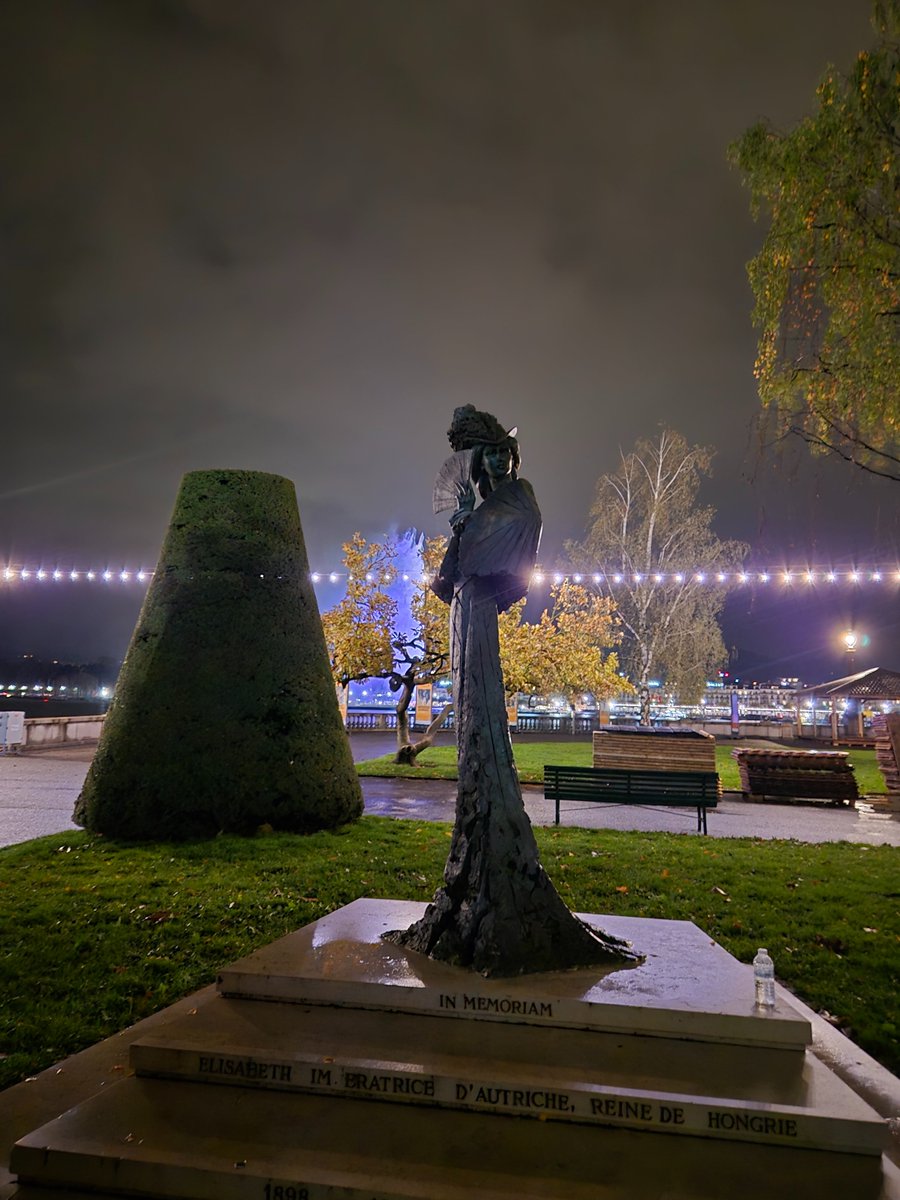 Evening stroll in Geneva and came across a statue to Empress Elizabeth (Sisi) the wife of Emperor Franz Joseph of Austria-Hungary. 

Elizabeth was assassinated by an Italian anarchist in 1898 on the shores of the lake.