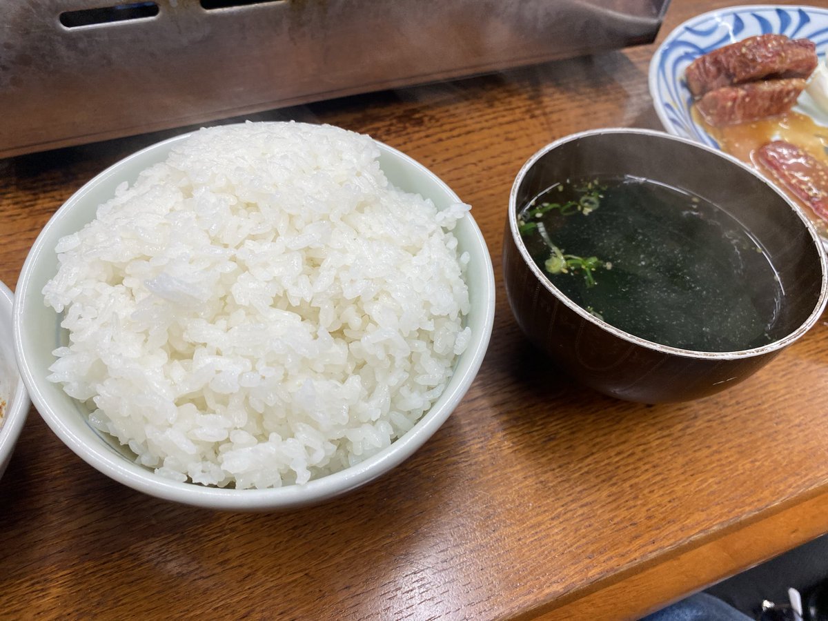 富久重でランチ🥩🔥
1,100円でお腹いっぱいです✨
当然、ライス大盛りで🍚
#富久重
#ハラミランチ
#焼肉