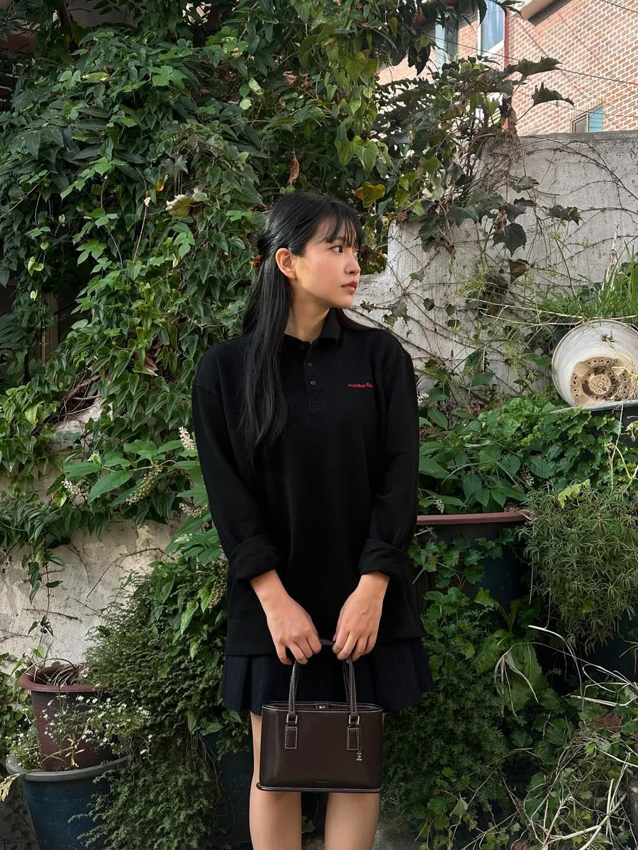 yerivmie's tweet image. 𓄹   𓈒 🩰 this whole look definitely carried the idea of soft autumn, a simple and classic touch defined in timeless perfection. 📦 therefore your girl have done it again; letting people mesmerized over my single appearance. ⁎̯͡ ʔ