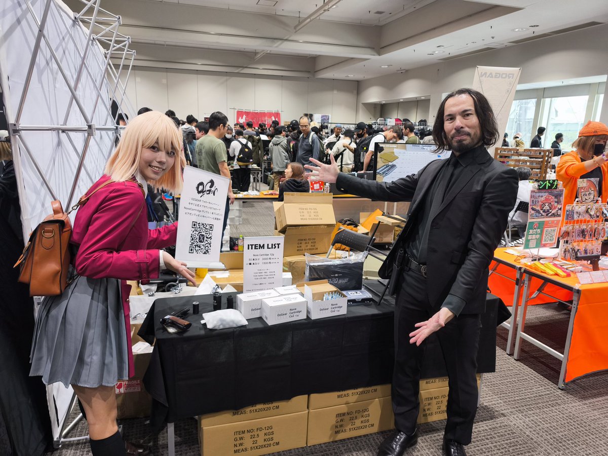 Oz_Gear's tweet image. @mechasava めちゃサバ2025開場しております
ジョンさん @john_barkhorn さつきちゃん@SatsukiOtoseに頑張って売って貰ってます
圧倒的感謝(ㅅ´꒳` )