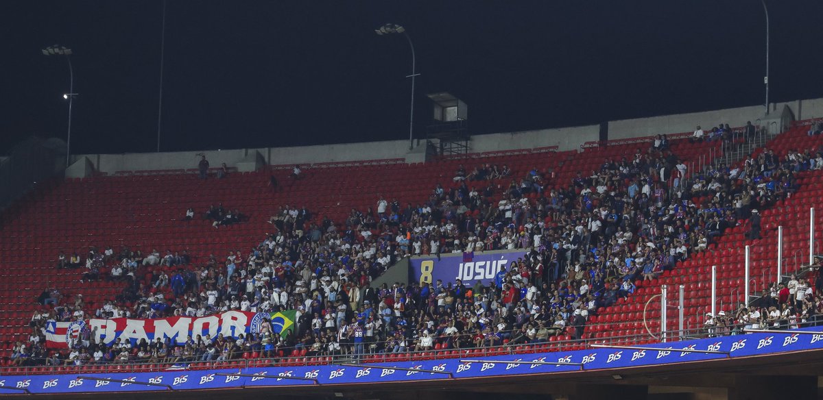 ecbahia's tweet photo. ⌛ Jogando no Morumbis pela 30ª rodada do Campeonato Brasileiro, Bahia tropeça diante do São Paulo: 2 a 0. Time, atualmente em 5º lugar, voltará a campo no domingo da próxima semana, contra o Red Bull Bragantino, às 16h, na Fonte Nova. https://t.co/qyXuR06M06
