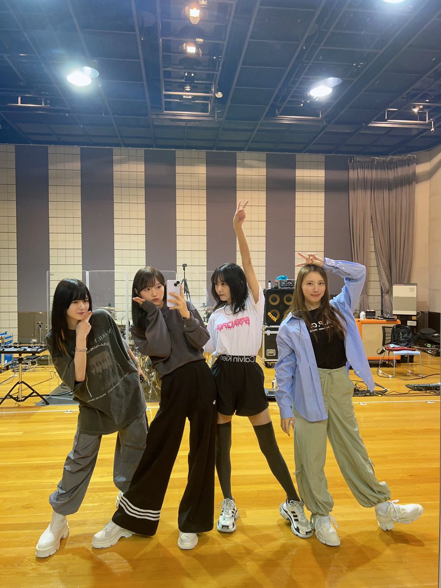 FreddyChiang's tweet image. 【PassCode】のメジャーデビュー9周年おめでとうございます🎉
結成から今まで、強烈なサウンドと無限のエネルギーで走り続けてきた皆さん。
毎回のライブが心を震わせ、熱くさせてくれます。
これからも変わらず輝き続けてください!🔥💫
 #PassCode
#南菜生
#高嶋楓
#有馬えみり
#大上陽奈子