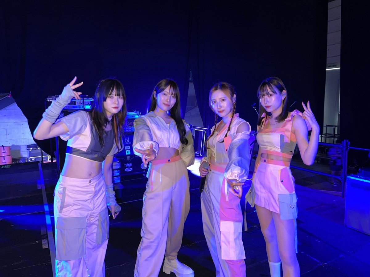 FreddyChiang's tweet image. 【PassCode】のメジャーデビュー9周年おめでとうございます🎉
結成から今まで、強烈なサウンドと無限のエネルギーで走り続けてきた皆さん。
毎回のライブが心を震わせ、熱くさせてくれます。
これからも変わらず輝き続けてください!🔥💫
 #PassCode
#南菜生
#高嶋楓
#有馬えみり
#大上陽奈子