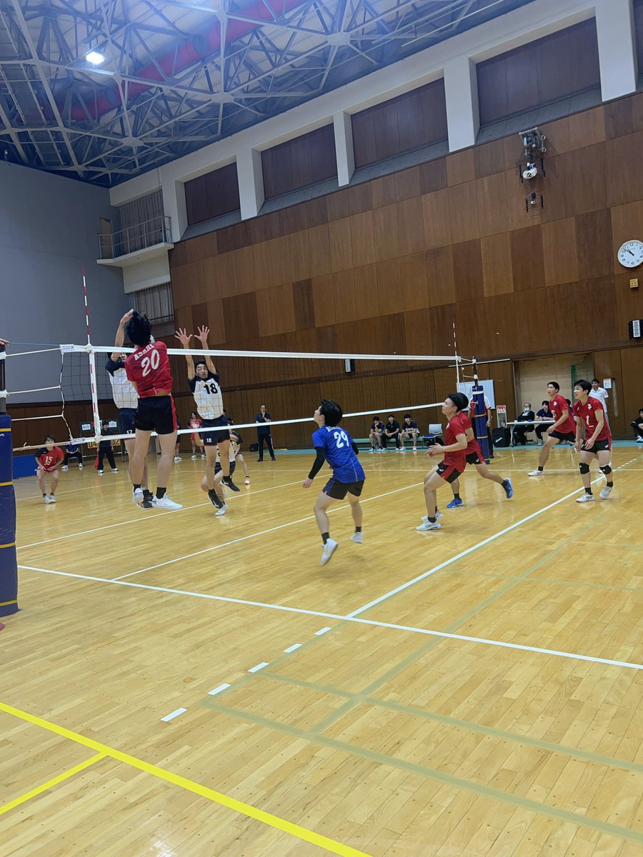 tokai_vb's tweet image. 【2025年度 東海秋季男子リーグ戦 入替戦】
Aコート第1試合
朝日大学(1部7位)vs中部学院大学(2部2位)
25-13
25-20
20-25
25-18
セットカウント3-1
朝日大学の勝利です!
朝日大学 1部残留
中部学院大学 2部残留
