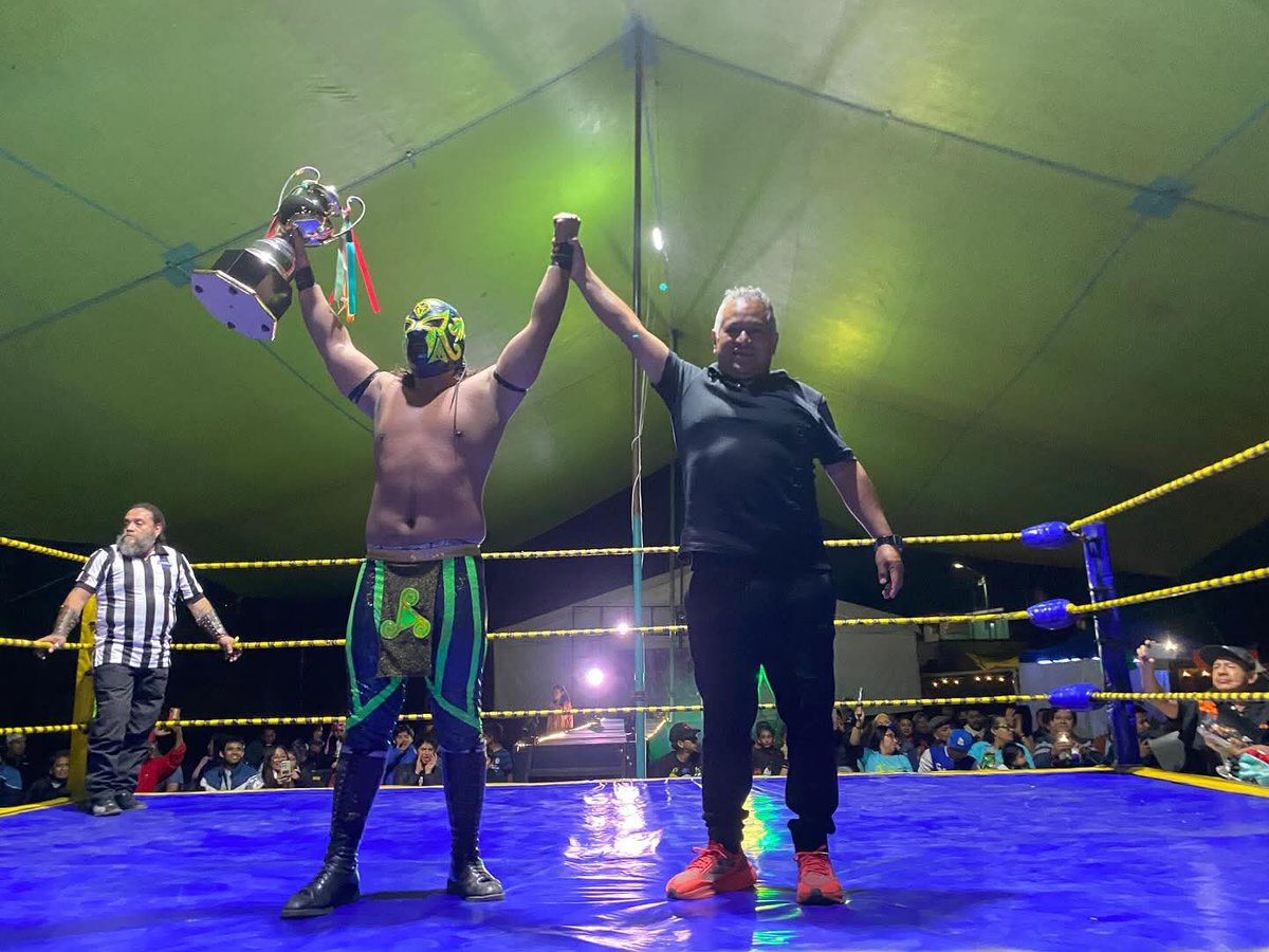 LaTijeraLucha's tweet photo. #BlackJewels es el ganador del torneo “Buscando un Campeón” de #PromocionesALS luego de una dura batalla campal en la que participaron #ÁguilaCelestial, #MalaFama,#Motauro, #ReyOsiris, #Barush, #Akira, #EnigmaReper y #Obelyus haciendo que el público estuviera al filo de la butaca https://t.co/lIDbNSmrNx