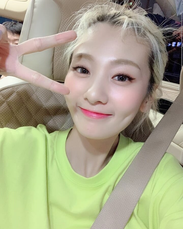 clovergraph's tweet image. I'm ready to #𝚅𝕚be·𝚆ith·𓊆𝙰ixa𓊇 y todo lo que me diga 🧎🏻‍♀️, pues aquí donde me ven ya soy una más en el club de fans como debe ser. Si me descuidan un poco voy a terminar peleando por ser la presidenta del club de fans... Aprendan mi nombre para cuándo pregunten #𝚆höー𝙳𝕚s?