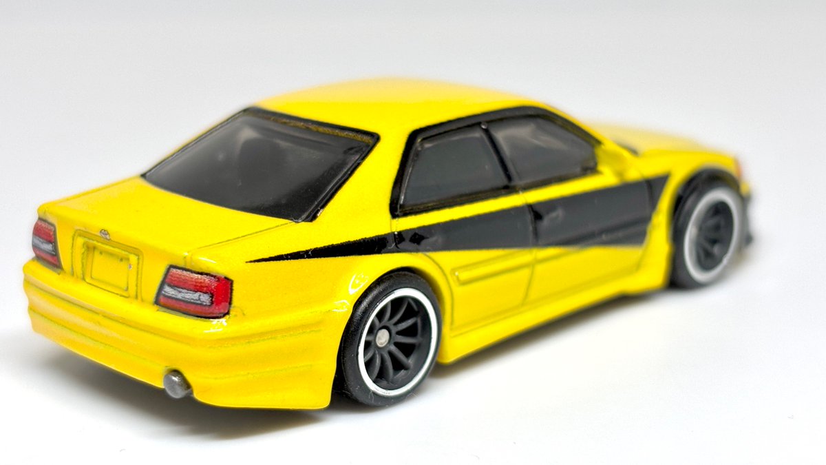 MagnetizingD's tweet image. この2台を早速開封。ランエボはずっと待ってたからやっと手に入れられてうれしい限り。チェイサーは劇中ではふんだんに使われていたブランドロゴ類が全廃なのが残念。ランエボにはRAYSが貼られてるのにチェイサーには貼れんかったん？とは言え今後のカラバリにも期待。
#ホットウィール