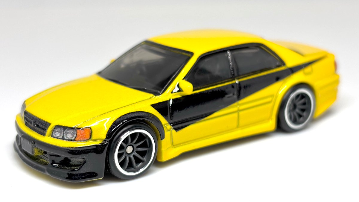 MagnetizingD's tweet image. この2台を早速開封。ランエボはずっと待ってたからやっと手に入れられてうれしい限り。チェイサーは劇中ではふんだんに使われていたブランドロゴ類が全廃なのが残念。ランエボにはRAYSが貼られてるのにチェイサーには貼れんかったん？とは言え今後のカラバリにも期待。
#ホットウィール