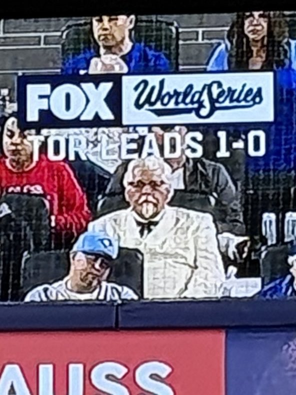 TRLeVeque's tweet photo. .@kfc Canada expanding? #WorldSeries 🍗🐔🐓 https://t.co/jWAaMDb7sB