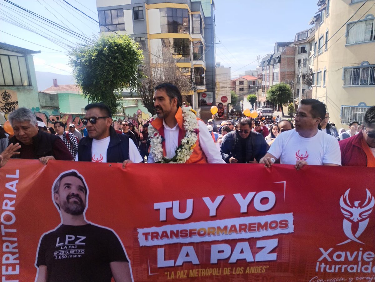 IturraldeXavier's tweet photo. La convocatoria para hoy fue todo un éxito!

Más de 500 personas nos acompañaron en nuestra 1era caminata, que fue por Cristo Rey.

Nos vemos en la siguiente!

Muchas gracias!

#convisiónycoraje
#tuyyotransformaremosLaPaz https://t.co/tVLghKtUS2