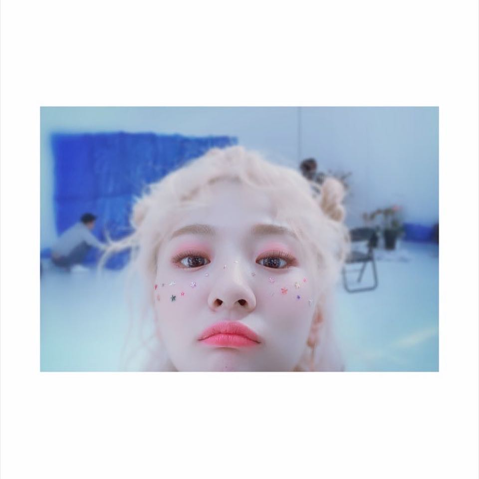 clovergraph's tweet image. Es el #가기_𝔓rəre𝕝eä𝚜e 👩🏻‍🎤 de estos pequeños gigantes and ofc que yo me puse a escucharlos, ni que tuviera un gusto músical fijo... Además el hype me hizo buscarlos desde temprano, y menos mal que lo hice porque ahora this one from #𝐶hro͞mat𝕚cs_歌𝖒𝚙3 no sale de mi cabeza.