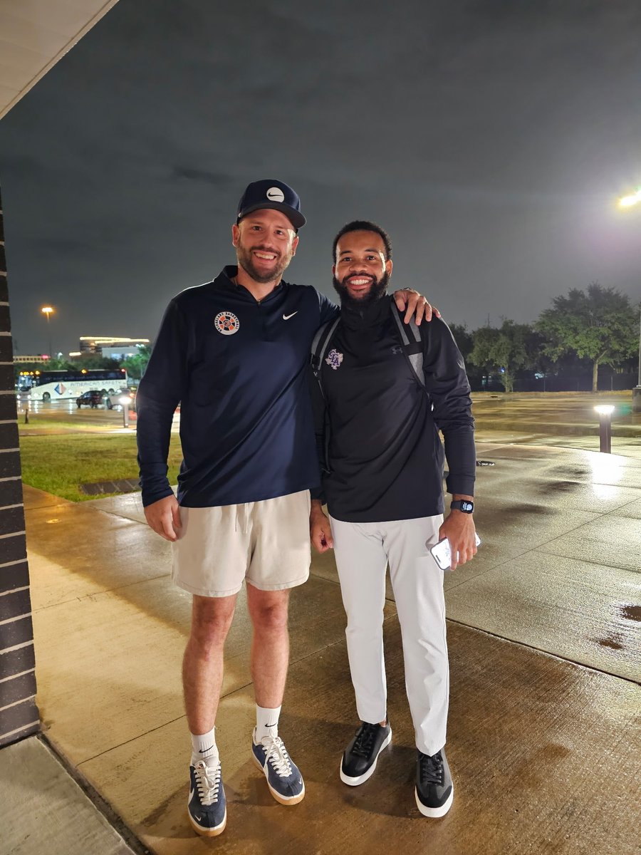 Great night of hoops between SHSU v SFA! Glad to have our guys together before we get rolling. 

Super proud to see Tra Wesley on SFA’s coaching staff, doing his thing!

#Together #WinTheDay