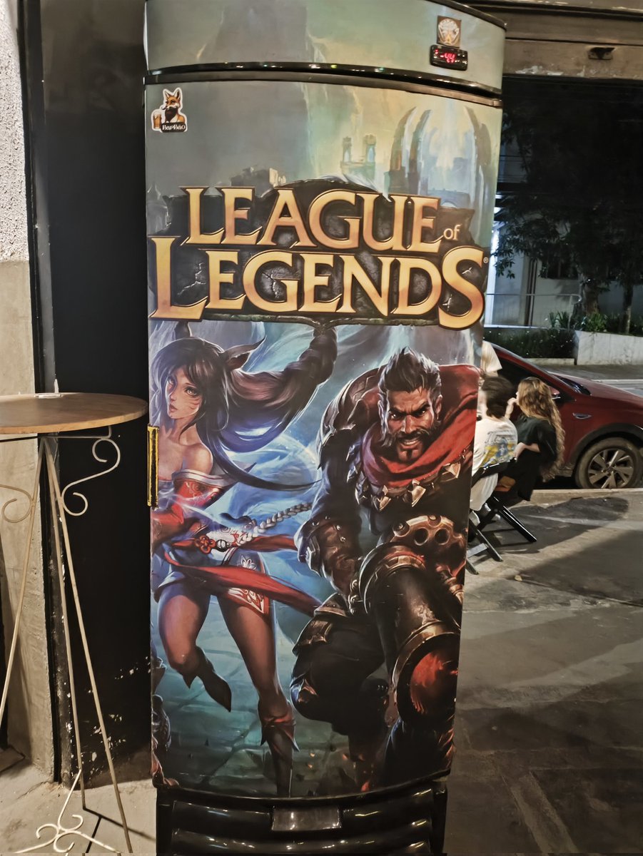 ianteixeira01's tweet photo. Simplesmente a geladeira LEGENDS. 
📍Barbão, São Paulo https://t.co/MPk8MU3T9k
