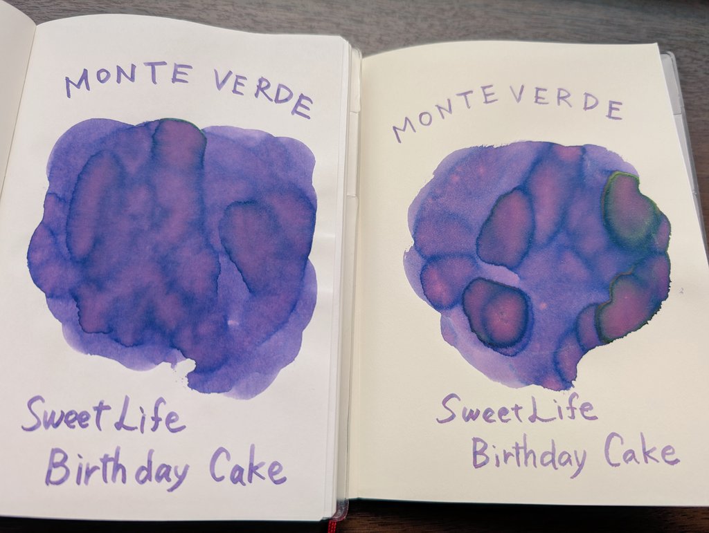 #万年筆インク
モンテベルデ
スイートライフシリーズ
バースデーケーキ

紫からピンクに遊色するインクで、ネオン感が漂っています。バースデーケーキというより、ハロウィンケーキ…
トモエリバー白(左)もMDペーパークリーム色(右)もほぼ同色ですが、MDの方がわずかに明るくて緑フラッシュが少し。