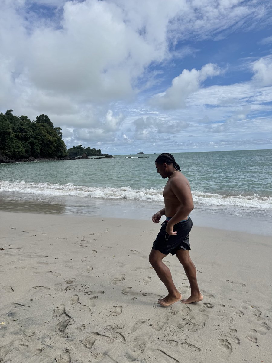 Dav_RazorSharp's tweet image. Costa Rica📍Big 35🍾🙏🏾