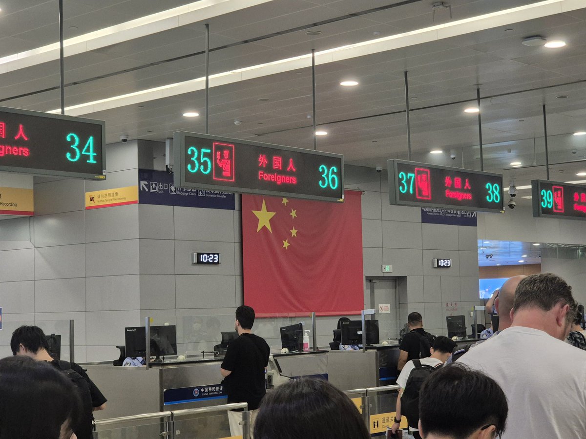 🇨🇳 한달 지나서 쓰는 상해 여행 타래 🇨🇳
헝디엔 없음
진철원승뢰주익연적소문 없음
중남찾아삼만리 떠나보려했으나 4박5일 동안 그냥 존나 걷고 먹기만 하다 온 중국여행에 대해 씁니다..