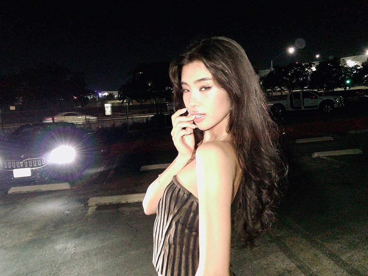 아 여자 존나밝다…