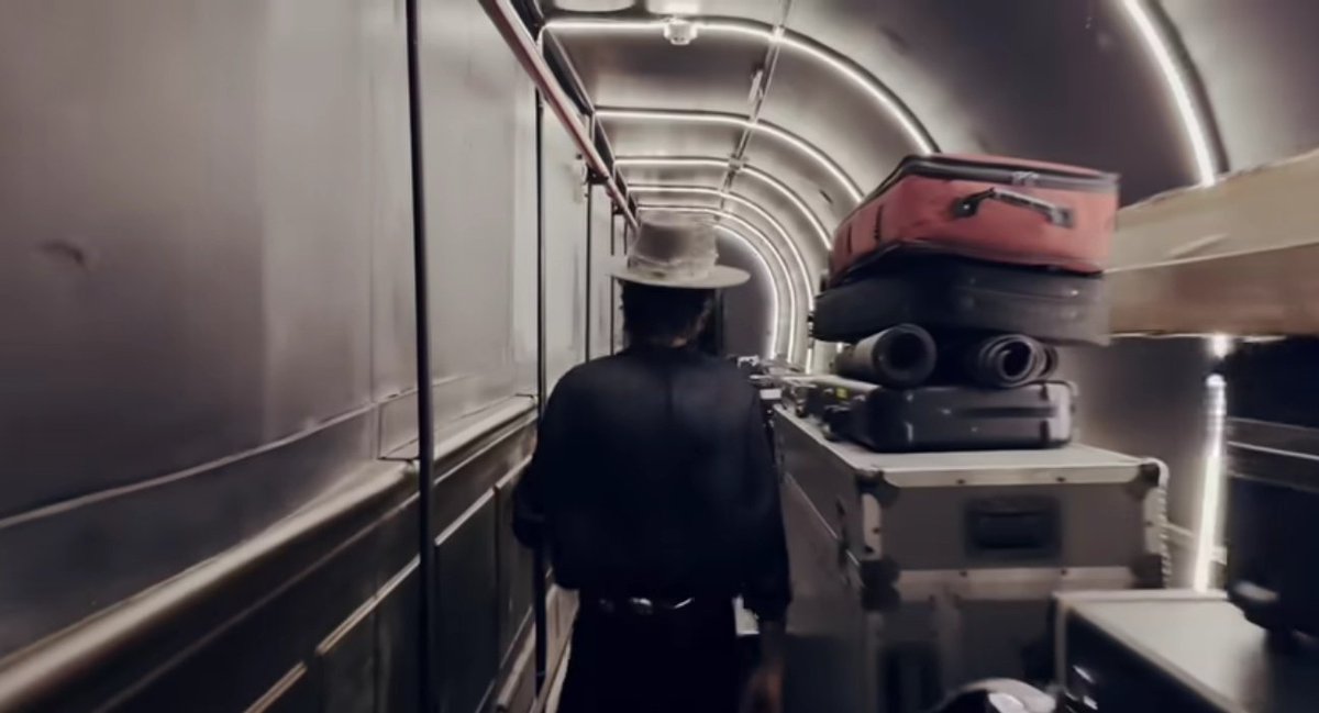 Pica! La Trastienda MVD en el último video del enooorme <a href="/Leiva_Oficial/">Leiva Oficial</a> 🥹
<a href="/daniloasueiro/">Danilo A Sueiro</a>