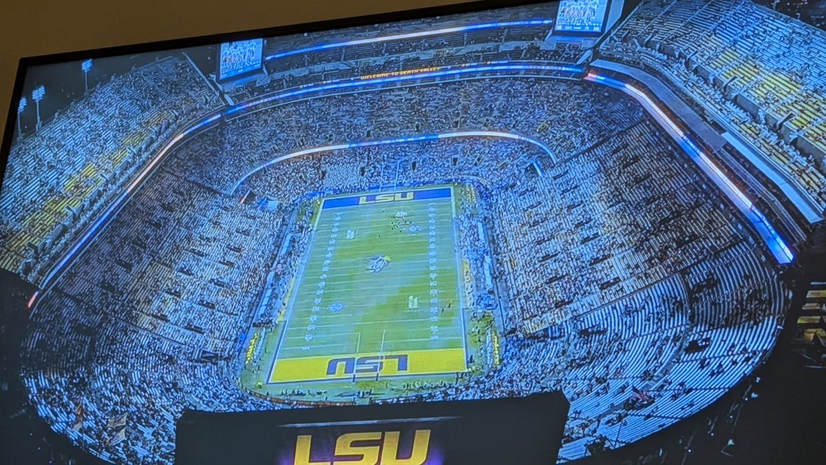 paddytim's tweet image. LSU stadium empty with 10 minutes left. Got a feeling the next time we see Brian Kelly it might be on the high road.