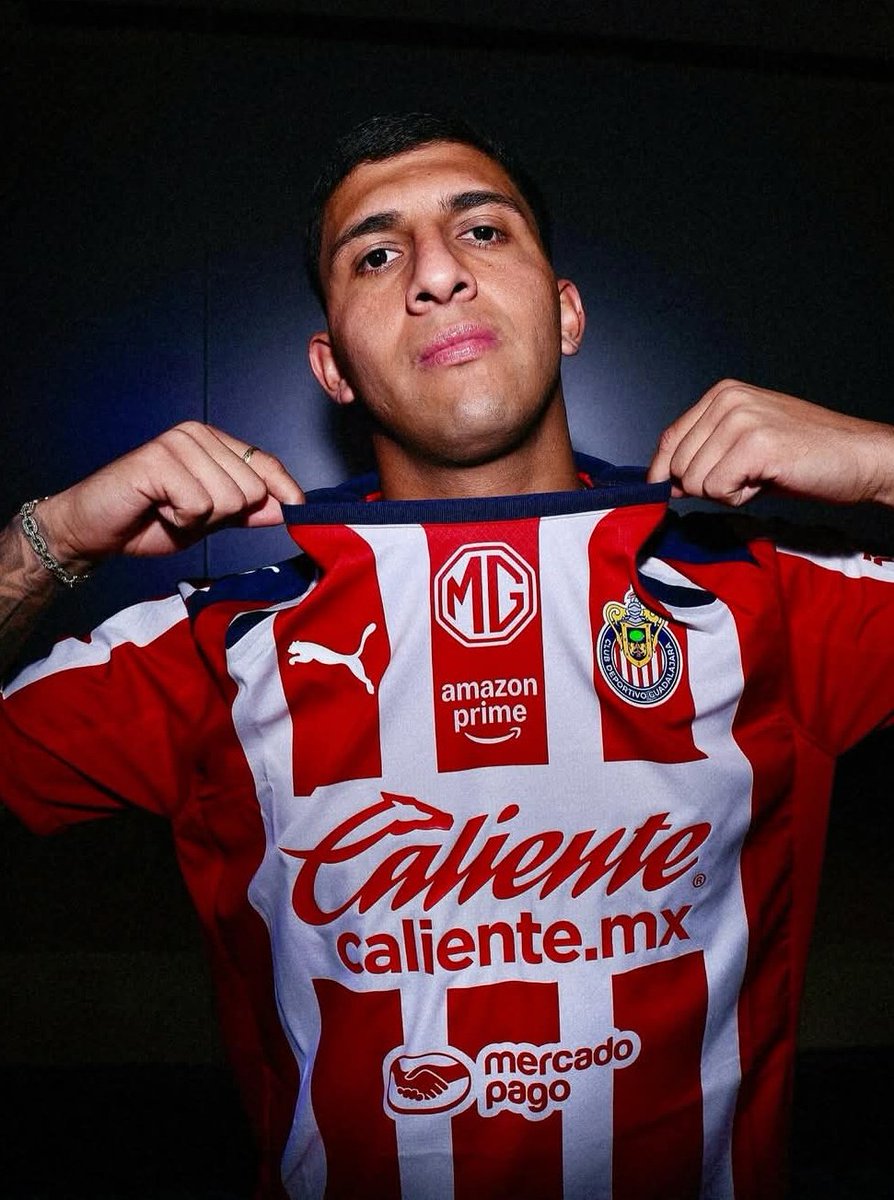 EHurts95's tweet image. Mucho qué destacar esta noche, pero lo del cotorro González es sobresaliente. Ha jugado casi todos los minutos y corre, ataca, centra, defiende.
Se lesionó el miércoles y hoy puso más huevos que cualquiera. Tiene potencial para convertirse en ídolo del club en un futuro.