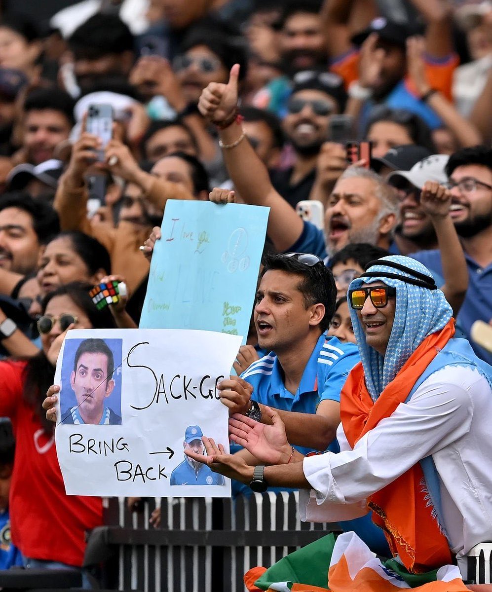 PyushDhingra's tweet image. Did that actually happen on live TV?

#INDvsAUS #INDvAUS #AUSvIND #CricketTwitter #Cricket #IndianCricket #TeamIndia #CricketNews #India #GautamGambhir #RohitSharma𓃵 #ViratKohli𓃵 #CricketFans #ICT #ROKO