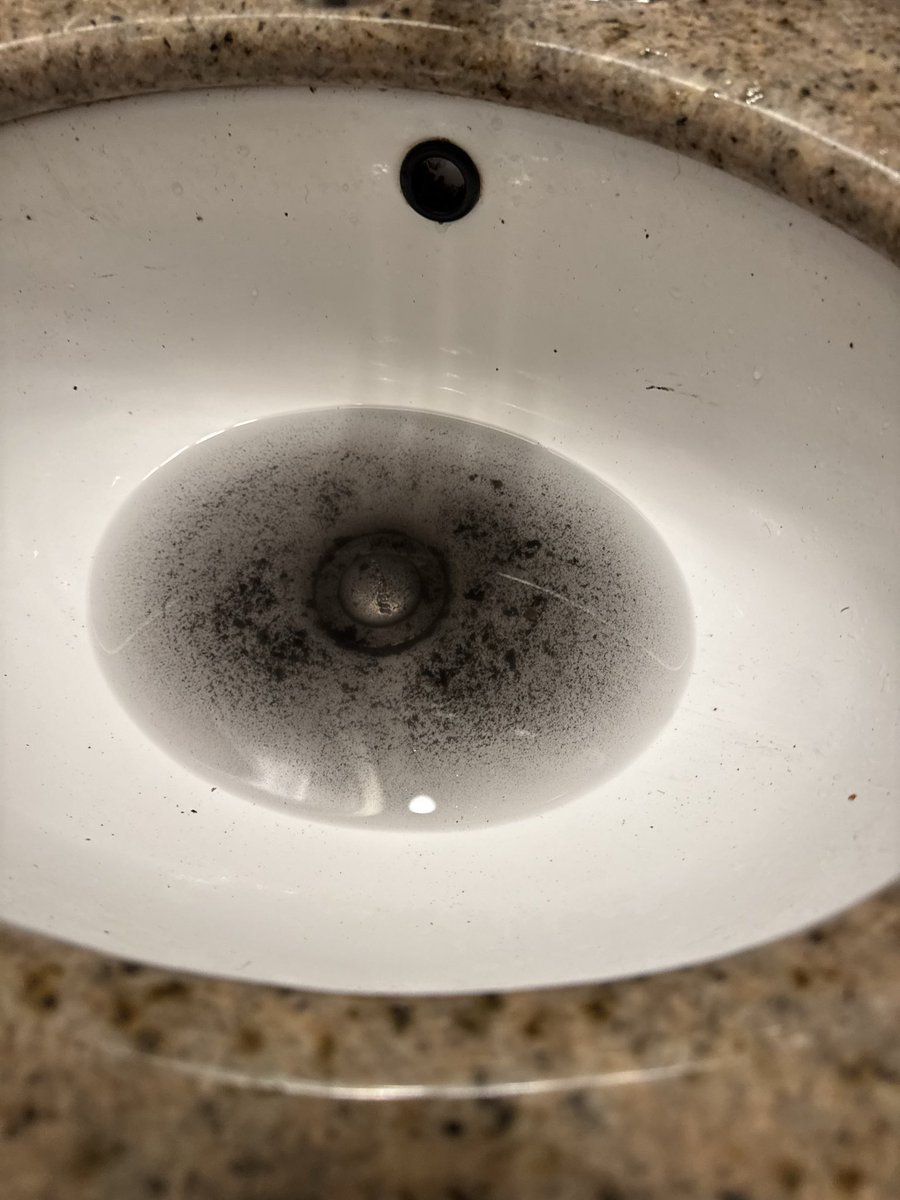 nv1978's tweet image. Is my landlord for real?? @nyc311 @NYCHousing @ABC7 @NY1  he wouldn’t pay to have it snaked and said we leave it til Monday. Is that a thing NYC?