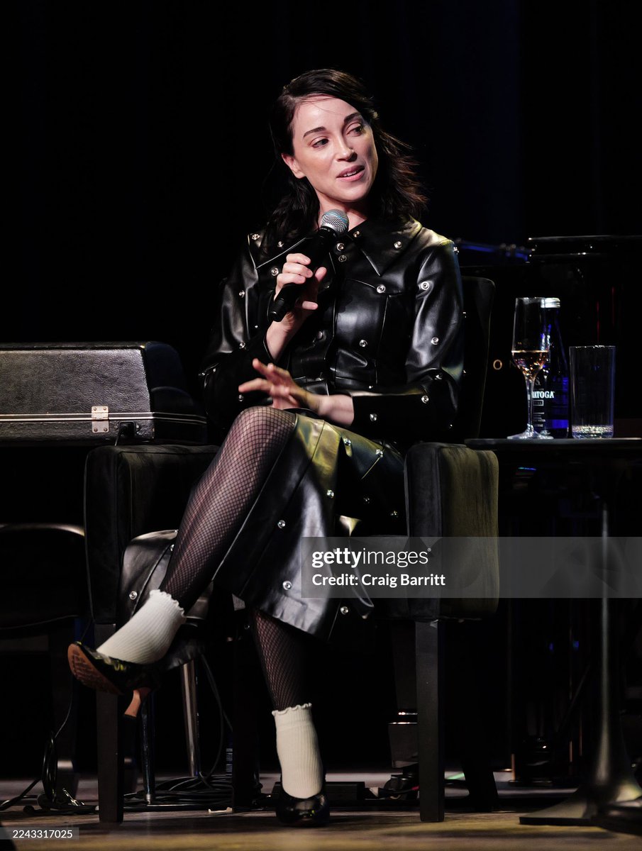 newcareerinsad's tweet image. st. vincent at the new yorker festival tonight!