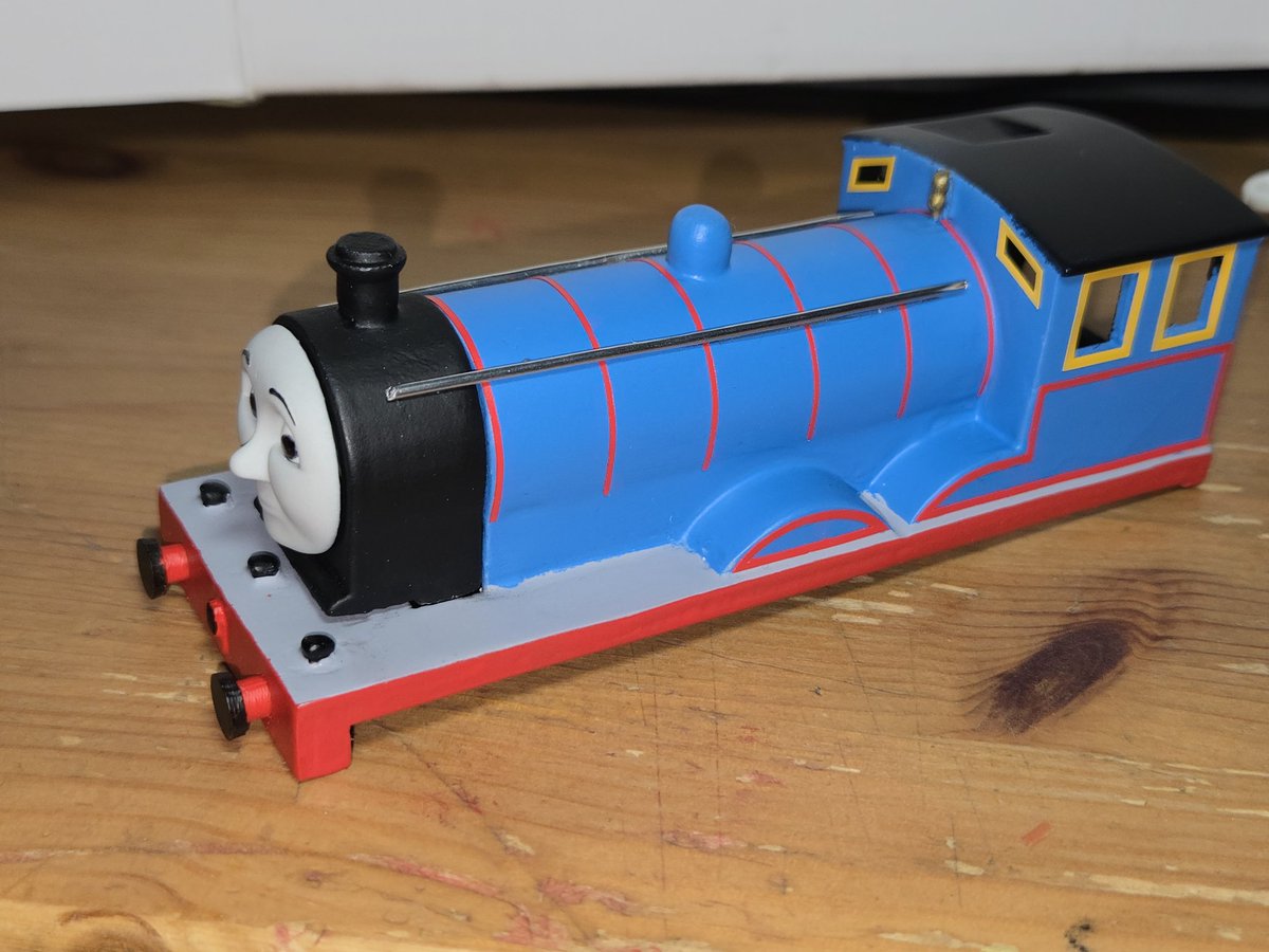 TimScofield5's tweet photo. Upgraded liberated Plarail Edward! Shell by @noyaconductor, and im so happy to have a shell that won't crack like my previous one! Wish plarail did the accurate wheel config in 2018, bc it would've looked so good. 

Face by @Thomasmodeller1, printed by @ThomasTankMerch! https://t.co/n1p48ScBRX