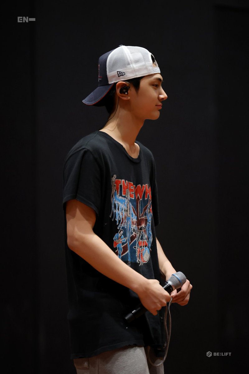 제이 tweet media