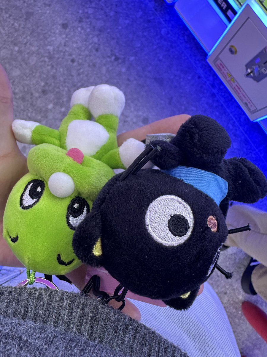 오랜만 앞으로 자주오도록 하겠슨…
둘리랑 이름 모르는 고양이 겟!!!!!!!!!! 도파민 터진다🙈🙈