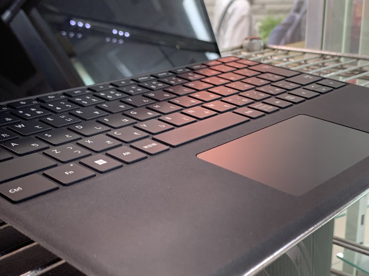 PCcomfull_BASHI's tweet image. こんふるわ🦊
DMGP2025 2nd二日目オリジナルにワクワクしている日本橋店員です(^^)

本日も11時から開店してますよ～

★お得情報★

Core ultla搭載のsurfaceが入荷しました！

新品価格￥320,000の商品がこのお値段!?

是非是非PCコンフル日本橋店まで足を運んでください♪