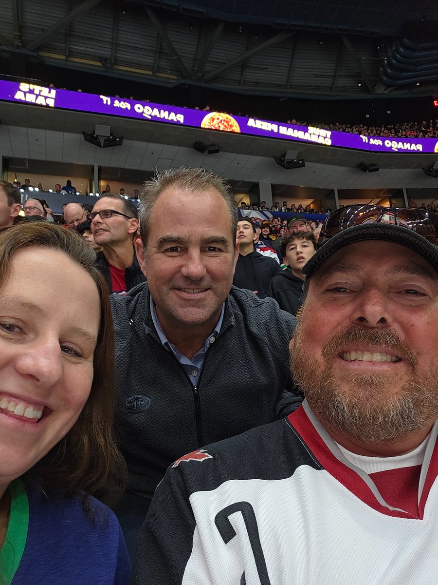 Helluva game......with this guy right behind us. Helluva nice guy. <a href="/CanadiensMTL/">Canadiens Montréal</a>