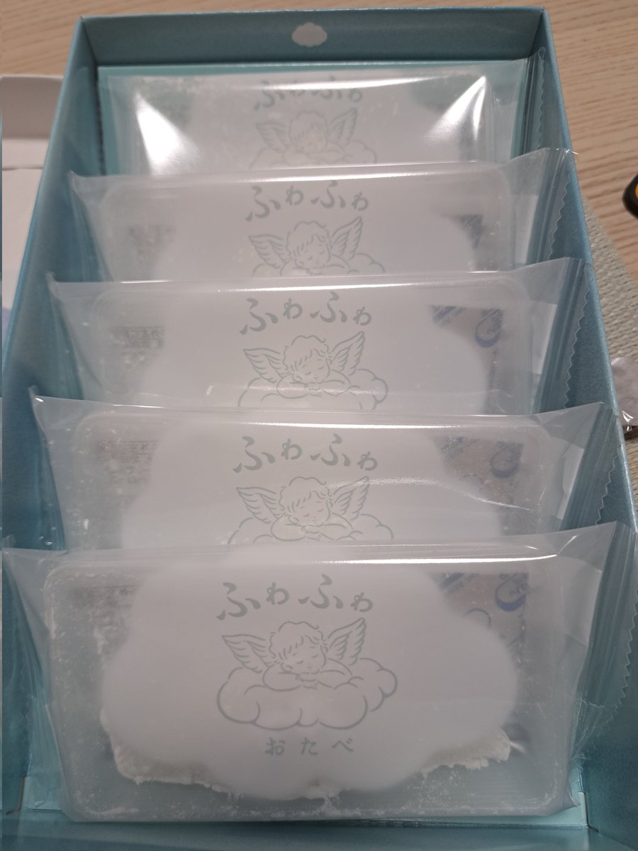 ランラン様 きゅんフィット厚底フラットキルティングスタッズスニーカー