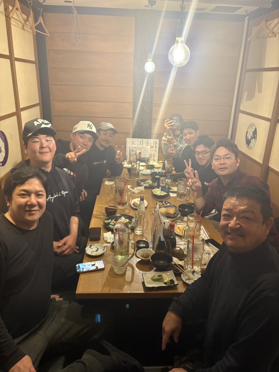 ta_chin_bream's tweet photo. 昨日はチコさん&Takaさんの所へお邪魔。お二方のおかげで良い釣りをさせて頂きました。夜は地元チヌアングラーで懇親会。楽しい釣行も宴もあっという間に過ぎました。
#クレイジーフラッパー #リトルスパイダー #触角フック #GRANDAGEVICE #APIA https://t.co/jeKoyKLLwj