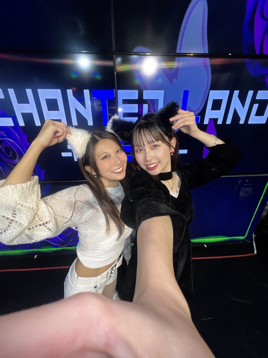 m_i_r_ee's tweet image. 10月のTHESHOW有難うございました✩.*˚

ひな、えむちゃんさん
¨̮♡⃛𝗛𝗮𝗽𝗽𝘆 𝗕𝗶𝗿𝘁𝗵𝗱𝗮𝘆♡⃛¨̮

ハロウィンということでひなと白猫黒猫したよ〜🐾🤍
ビスチェはとあるプリンセスイメージしたの分かるかなー？？笑