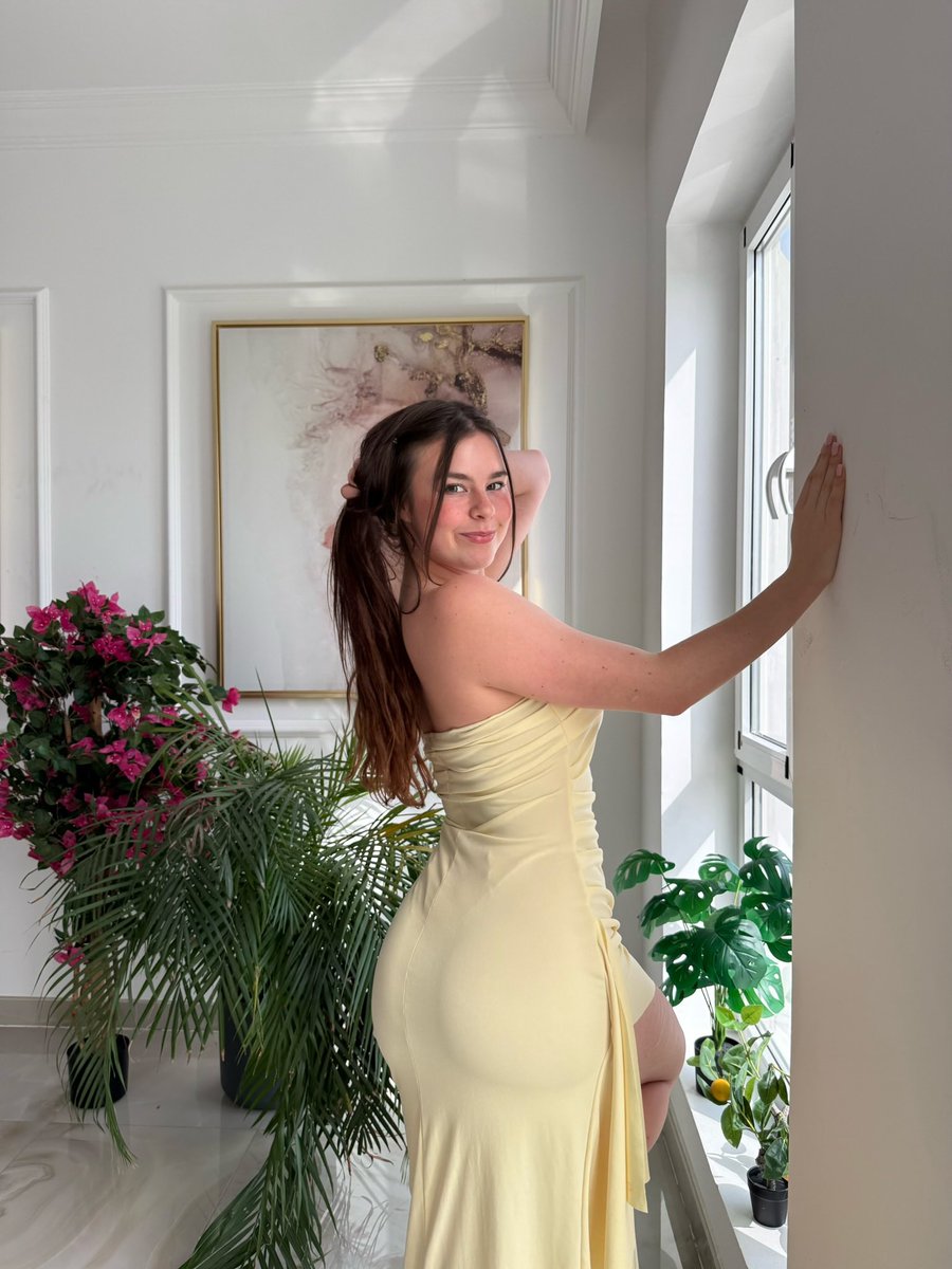 How good do I look in this dress?🍑😍