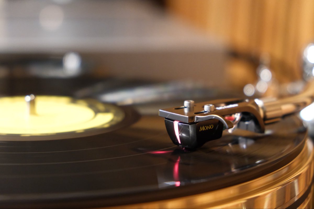 soundhunter1940's tweet image. DS Audio Presents
『光カートリッジ徹底試聴会』

午前中は、お客様のご希望でW3 MONOでモノラル盤をお楽しみいただきました！

2日目の入門編セミナーは13:00からです。
雨模様ではありますが、ご来店お待ちしております！

#DSAudio