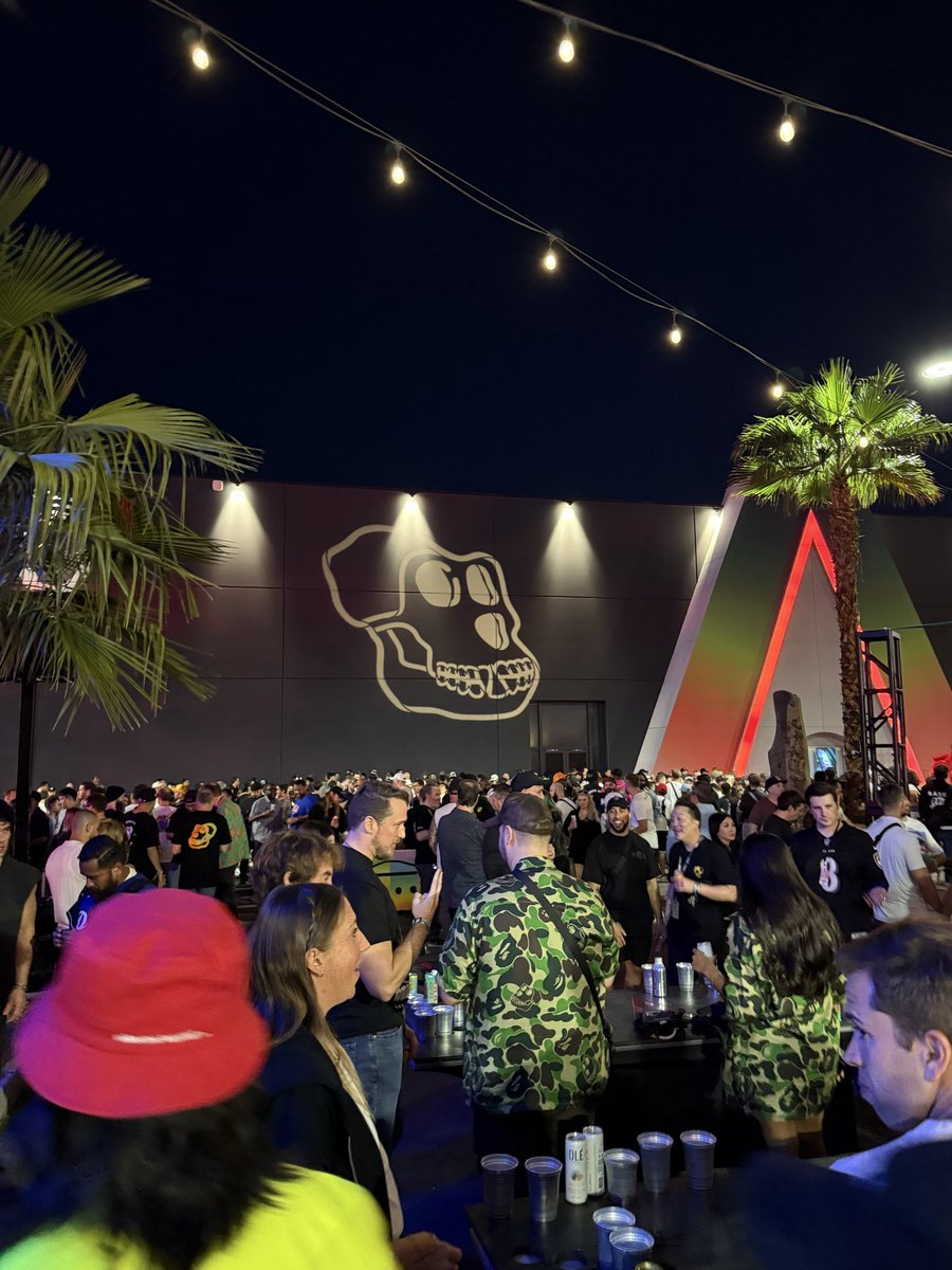 Ow3n_eth's tweet image. Wow, @BoredApeYC underpromised and over delivered. Apefest was incredible, endless things to do, free everything, and great venue. So bullish. #apefest
