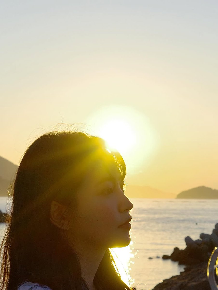 yerivmie's tweet image. bidding my bye to summer because a different season is about to replace this sunny-happy vibe. ⪩⪨ honorable mention to caprisun orange mango as well, for bringing all the possible sweetness to my journey! ‧₊˚ 🌴🥭