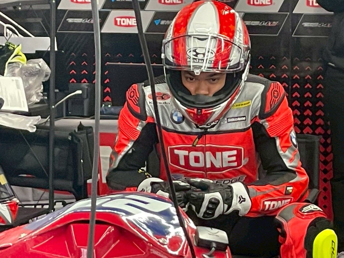 Silkolene_jp_ab's tweet photo. 2025 全日本ロードレース選手権  
Round.7 in 鈴鹿

ST1000クラス
決勝スタートします

#29 ゼック選手
#35 古山颯太選手

#silkolene
#シルコリン
#ジェゲデゼカライアク��ミ 選手
#tonneteam4413bmw 
#rsナカトミ 
#古山颯太 選手 https://t.co/rEztJmUeEO