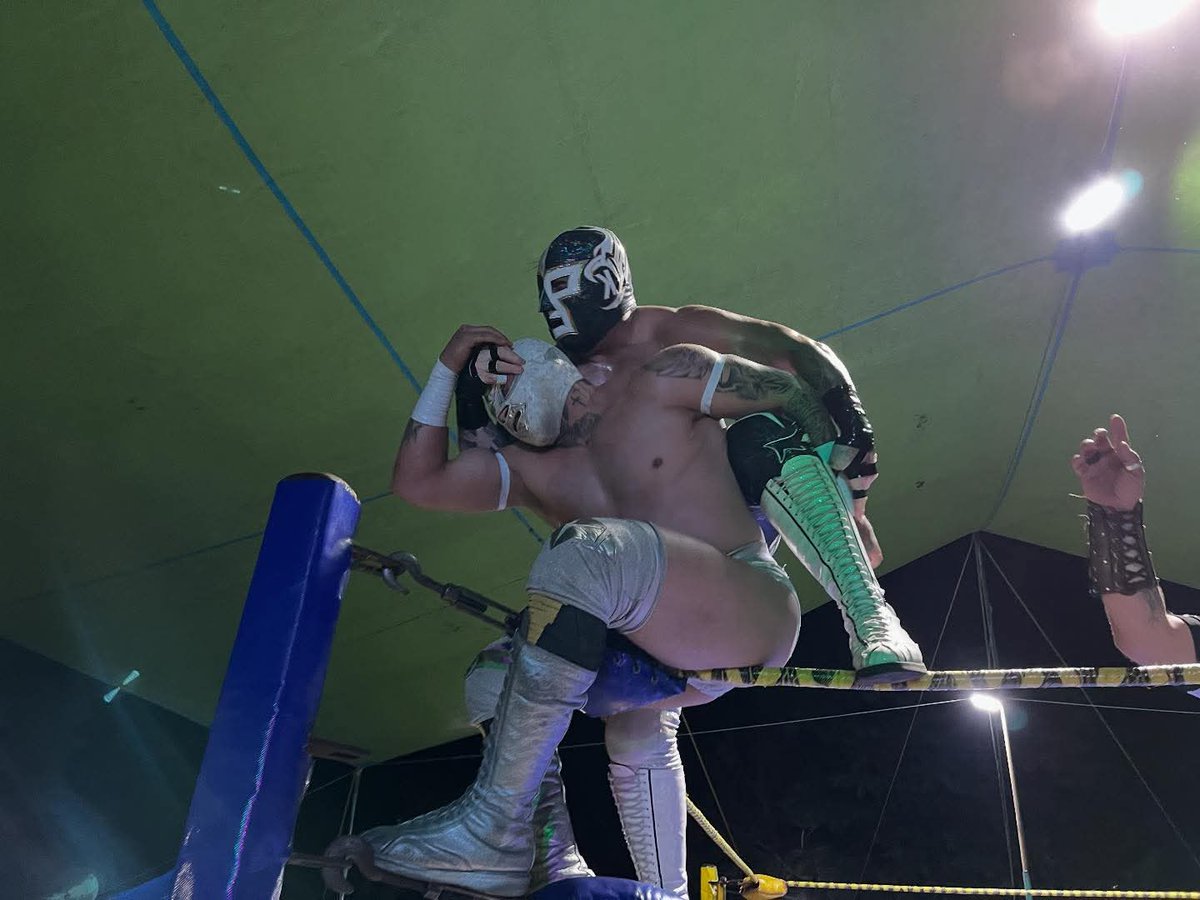 LaTijeraLucha's tweet photo. Cierre rudo en la Arena Lucha Sports con Promociones ALS #DrKaronteI y #DrKaronteII triunfan ante los cuerpos perfectos de la lucha libre #Diamond y #Astral en una batalla de ida y vuelta en la que un chispazo fue suficiente para el triunfo de los Doctores...
#latijeraluchalibre https://t.co/QNacP21LcK